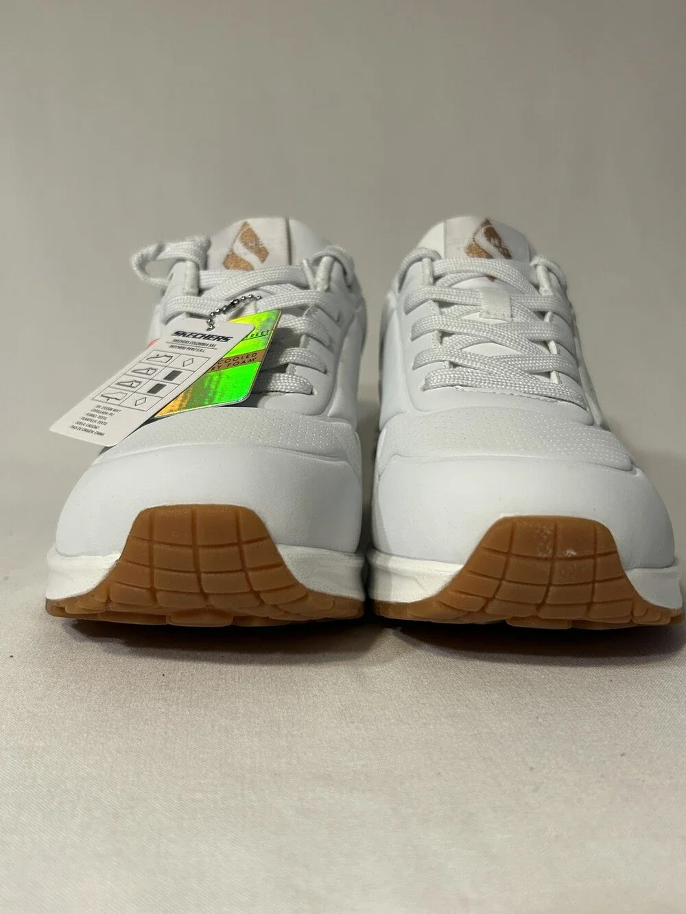 Skechers box does